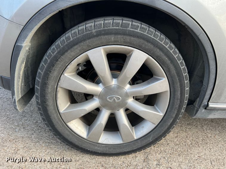 image for item DS2698 2004 Infinity FX35  SUV