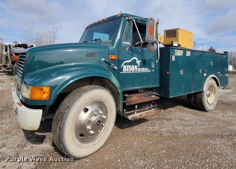 image for item HG9383 1999 International 4700  utility / service truck