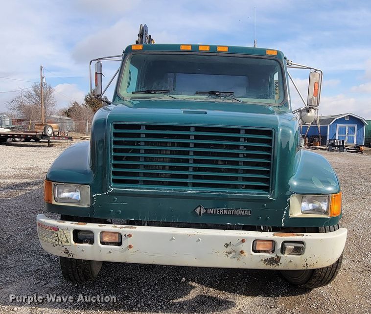 image for item HG9383 1999 International 4700  utility / service truck