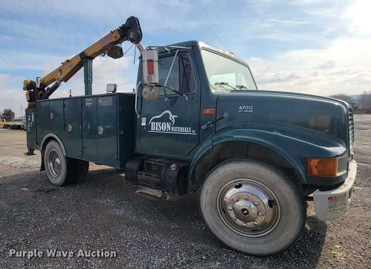 image for item HG9383 1999 International 4700  utility / service truck