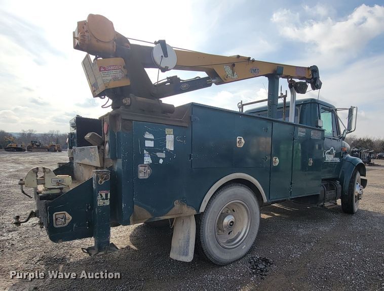 image for item HG9383 1999 International 4700  utility / service truck