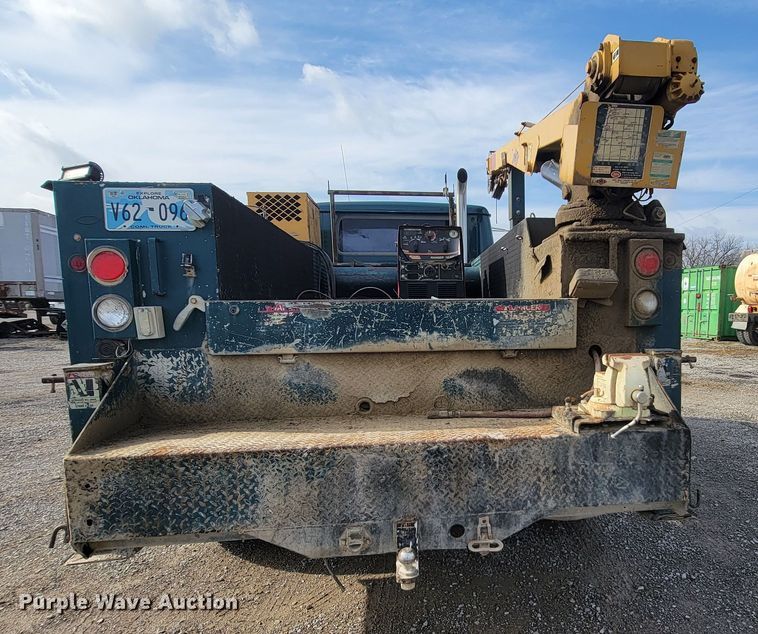 image for item HG9383 1999 International 4700  utility / service truck