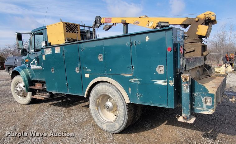 image for item HG9383 1999 International 4700  utility / service truck