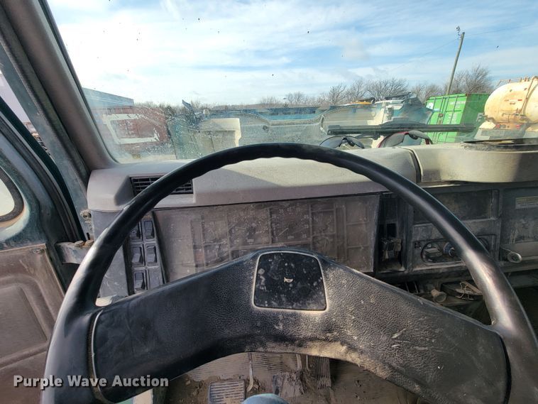 image for item HG9383 1999 International 4700  utility / service truck