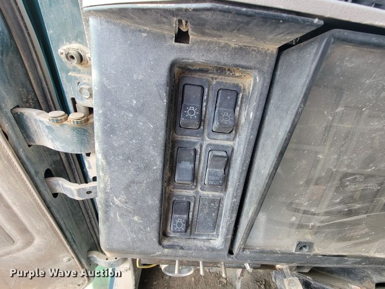 image for item HG9383 1999 International 4700  utility / service truck