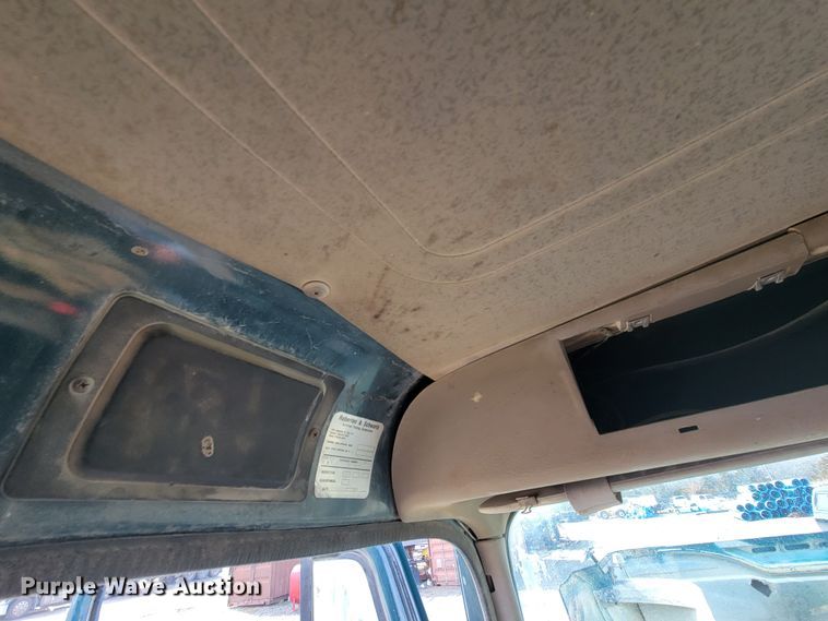 image for item HG9383 1999 International 4700  utility / service truck