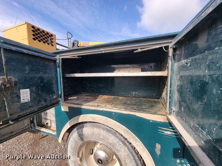 image for item HG9383 1999 International 4700  utility / service truck