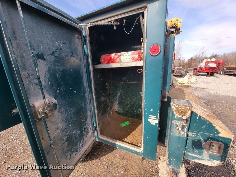 image for item HG9383 1999 International 4700  utility / service truck