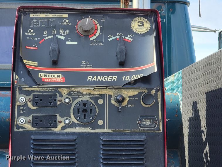 image for item HG9383 1999 International 4700  utility / service truck