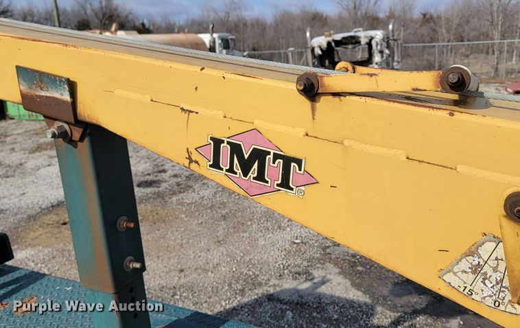 image for item HG9383 1999 International 4700  utility / service truck