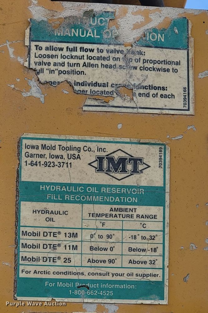 image for item HG9383 1999 International 4700  utility / service truck