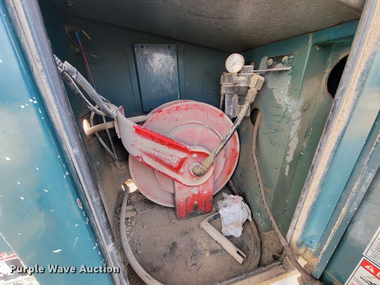 image for item HG9383 1999 International 4700  utility / service truck