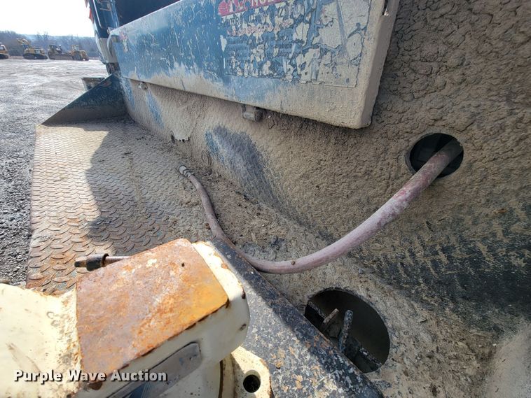 image for item HG9383 1999 International 4700  utility / service truck