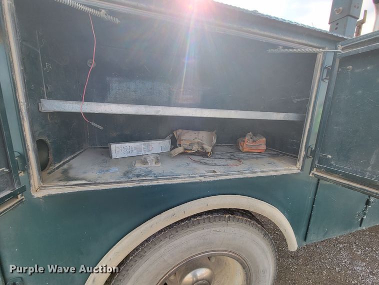 image for item HG9383 1999 International 4700  utility / service truck