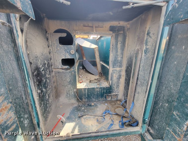 image for item HG9383 1999 International 4700  utility / service truck