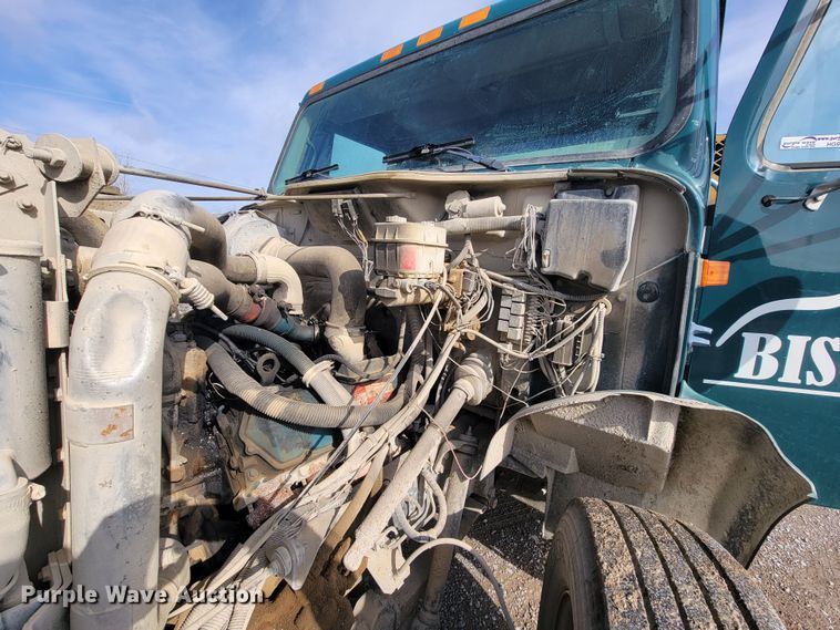 image for item HG9383 1999 International 4700  utility / service truck