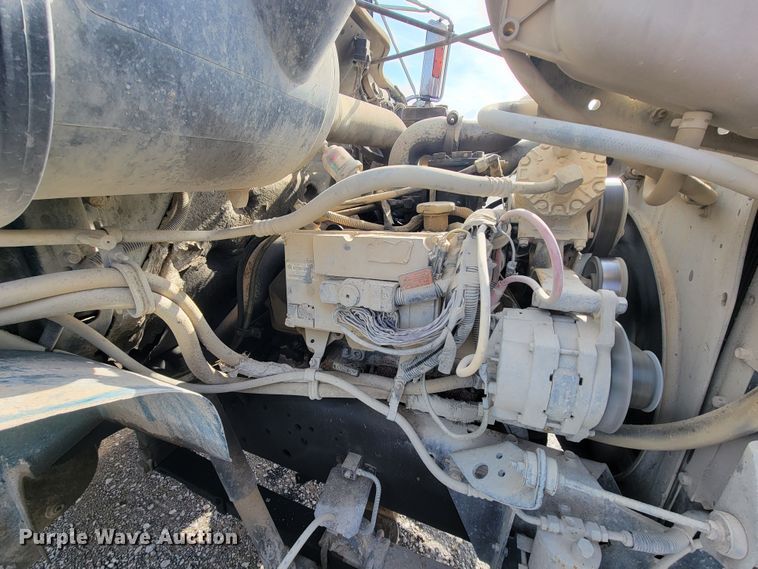 image for item HG9383 1999 International 4700  utility / service truck