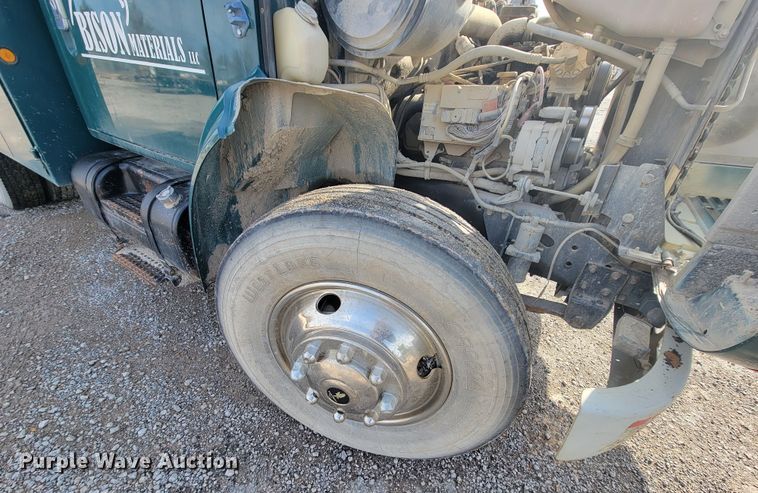 image for item HG9383 1999 International 4700  utility / service truck