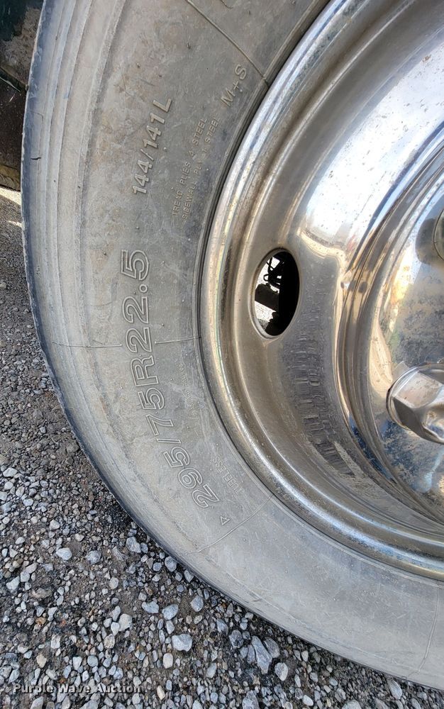 image for item HG9383 1999 International 4700  utility / service truck