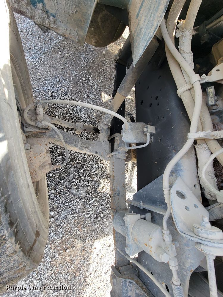 image for item HG9383 1999 International 4700  utility / service truck