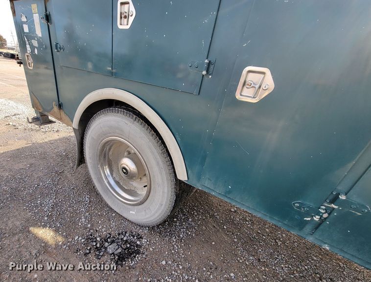 image for item HG9383 1999 International 4700  utility / service truck