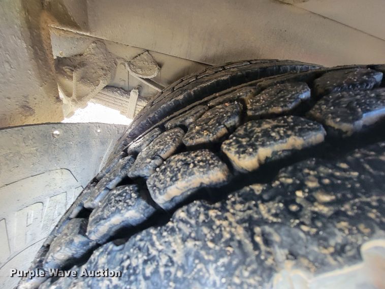 image for item HG9383 1999 International 4700  utility / service truck