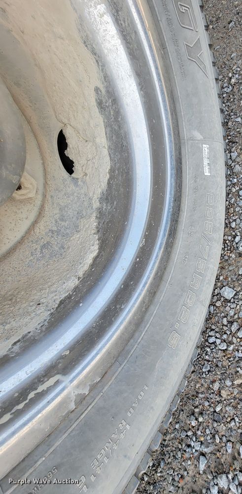 image for item HG9383 1999 International 4700  utility / service truck