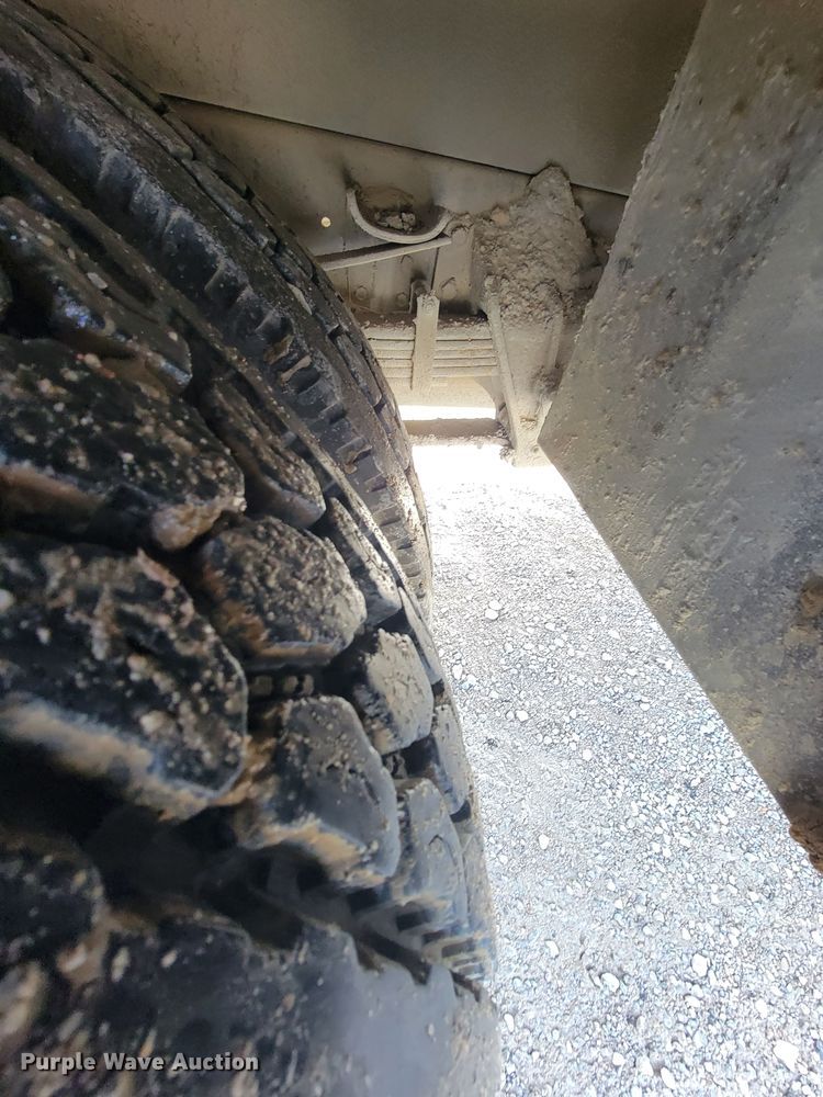 image for item HG9383 1999 International 4700  utility / service truck