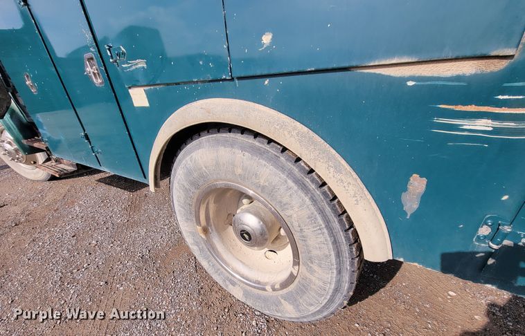 image for item HG9383 1999 International 4700  utility / service truck