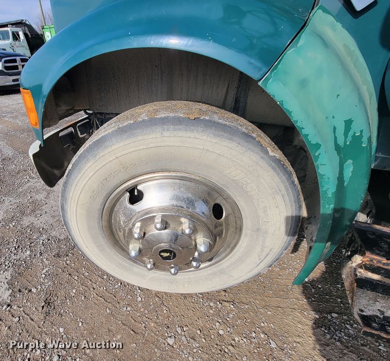 image for item HG9383 1999 International 4700  utility / service truck