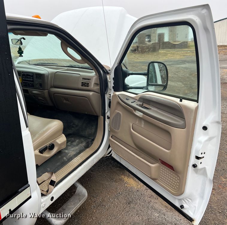 image for item ID9277 2004 Ford F550 Super Duty  dump flatbed truck