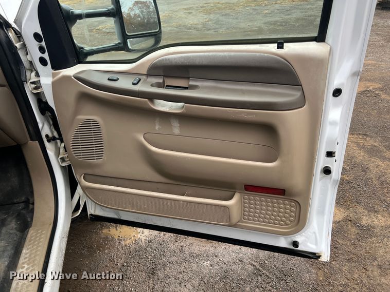 image for item ID9277 2004 Ford F550 Super Duty  dump flatbed truck