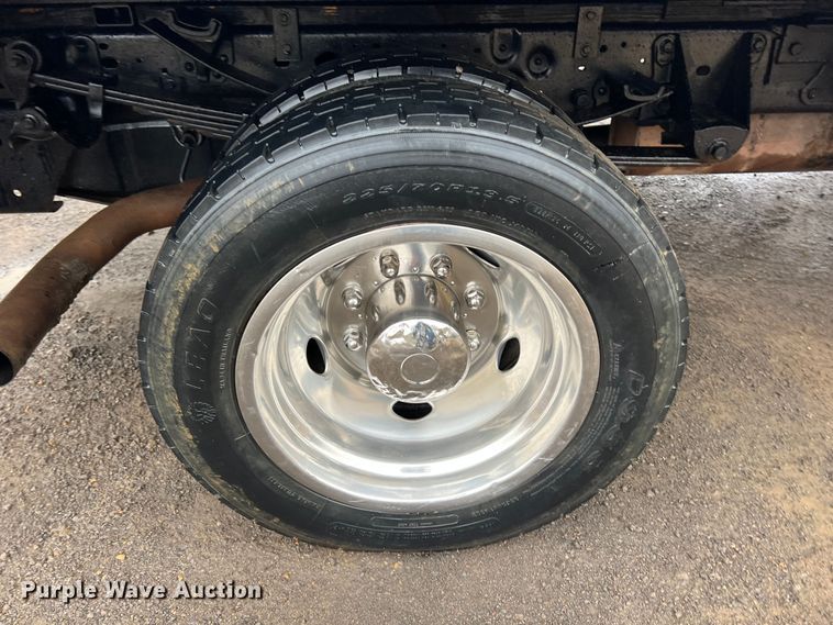 image for item ID9277 2004 Ford F550 Super Duty  dump flatbed truck