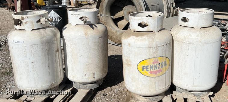 image for item ID9444 (4) propane tanks