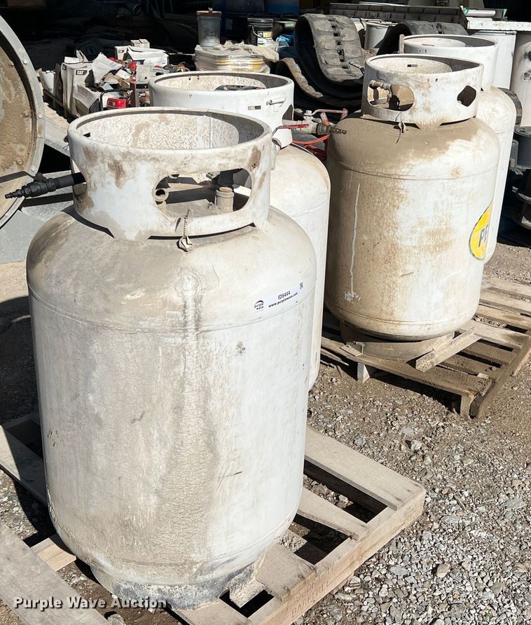 image for item ID9444 (4) propane tanks