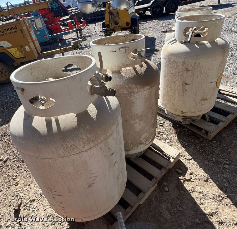image for item ID9444 (4) propane tanks