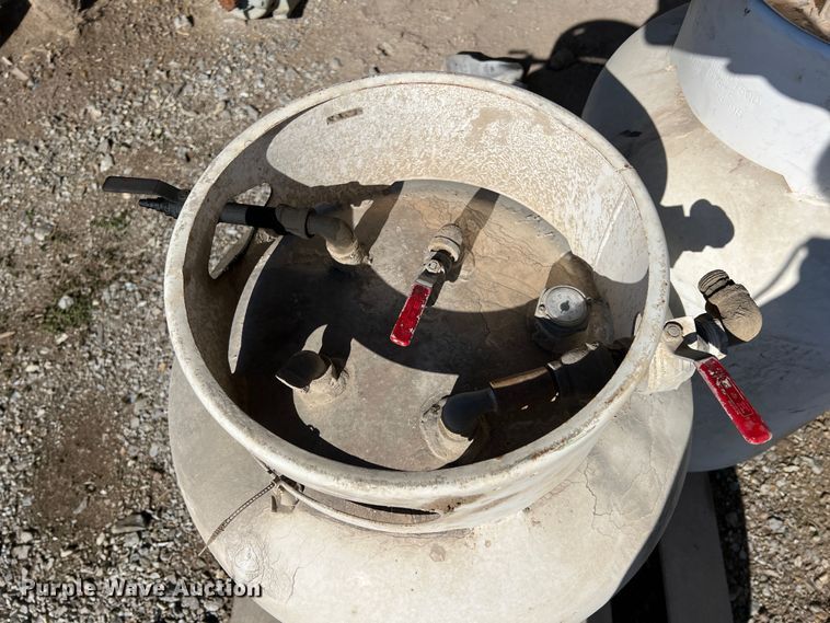 image for item ID9444 (4) propane tanks