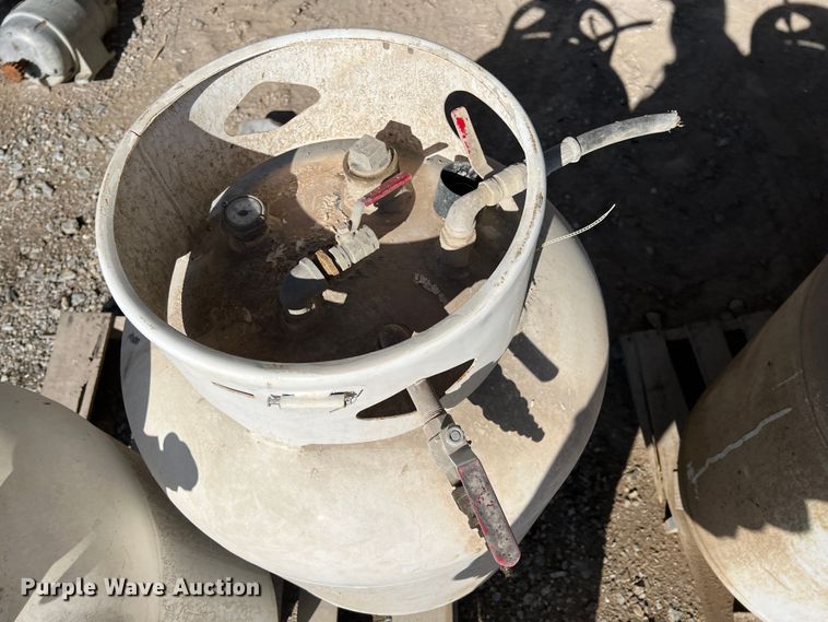 image for item ID9444 (4) propane tanks