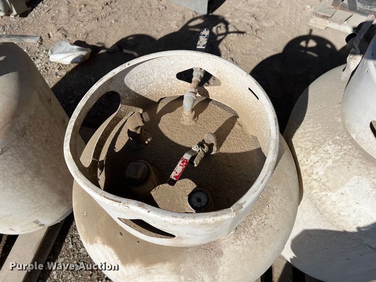 image for item ID9444 (4) propane tanks