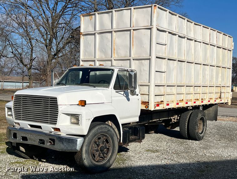 image for item ID9478 1988 Ford F700  dump truck