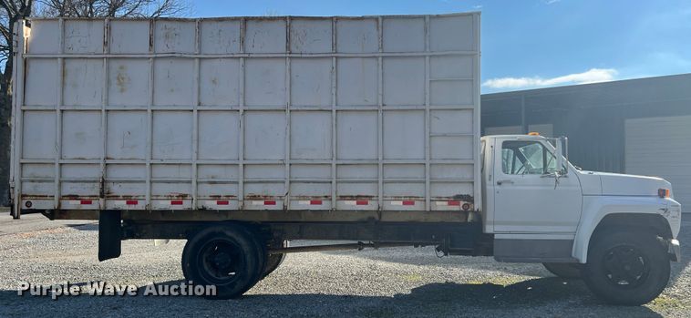 image for item ID9478 1988 Ford F700  dump truck
