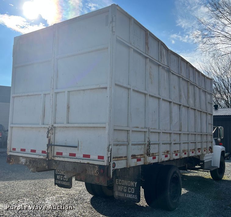 image for item ID9478 1988 Ford F700  dump truck