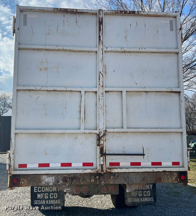 image for item ID9478 1988 Ford F700  dump truck