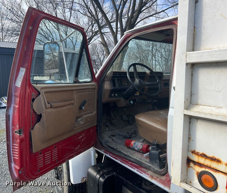 image for item ID9478 1988 Ford F700  dump truck