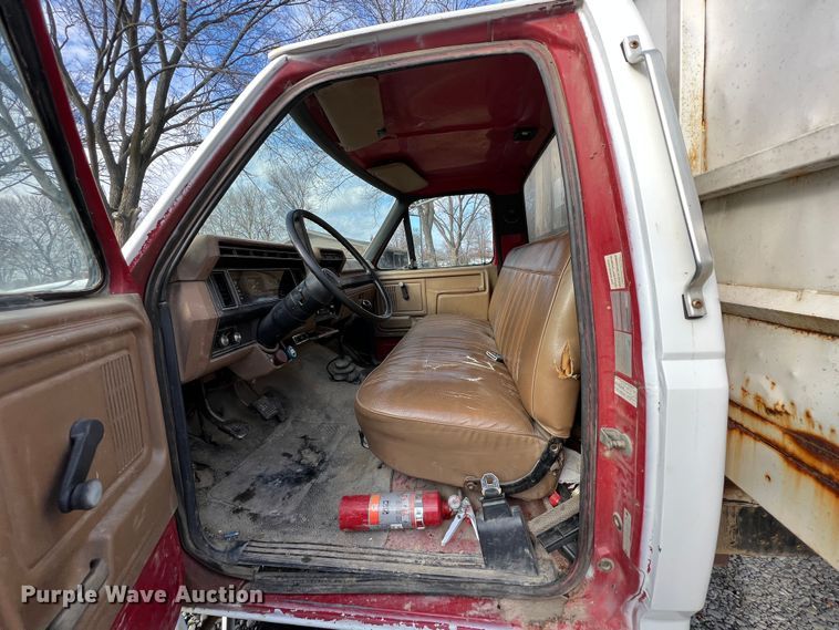 image for item ID9478 1988 Ford F700  dump truck