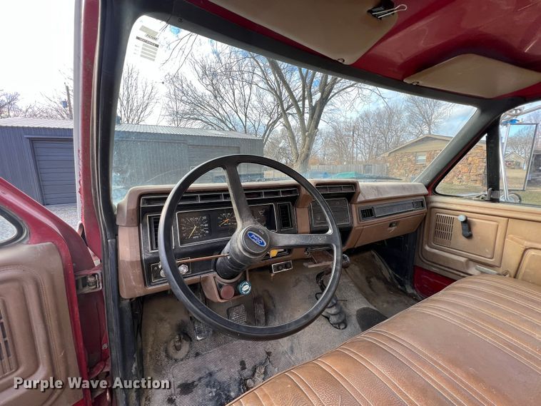 image for item ID9478 1988 Ford F700  dump truck