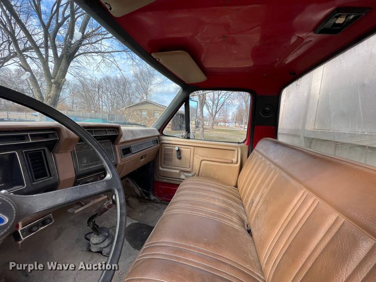 image for item ID9478 1988 Ford F700  dump truck