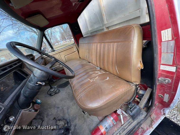 image for item ID9478 1988 Ford F700  dump truck