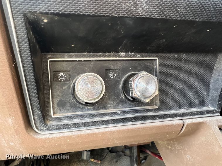 image for item ID9478 1988 Ford F700  dump truck