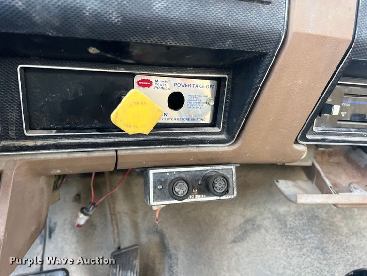 image for item ID9478 1988 Ford F700  dump truck